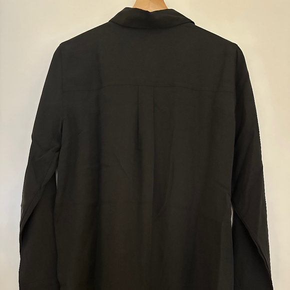 BNWT- Banana Republic Black Flowy Dress Shirt (S) - Picture 6 of 11